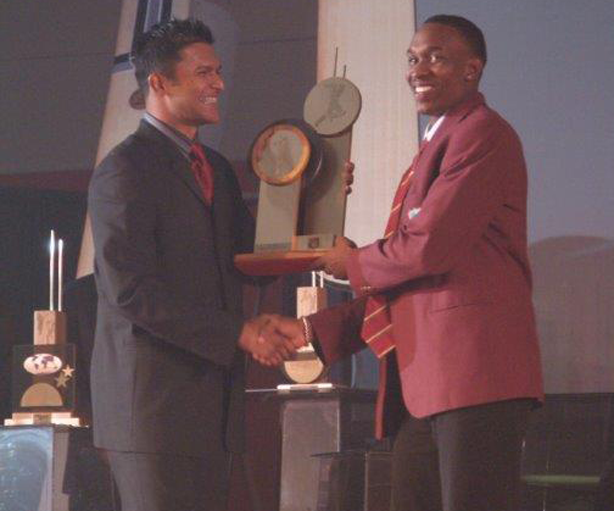 Dwayne Bravo collects Emerging Player of the Year on behalf of Denesh Ramdin